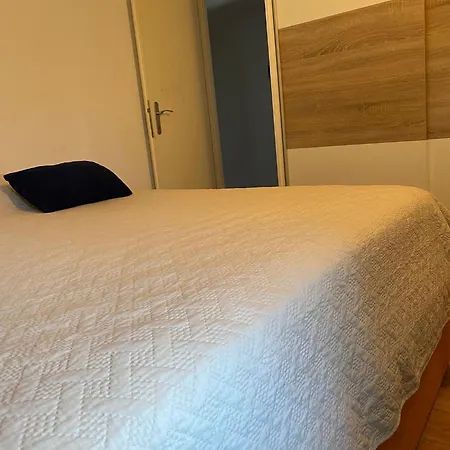 Apartament Dijana *